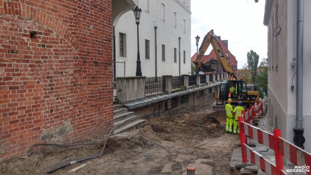 Od kilku dni rozkopana jest ulica Kuśnierska na szczecińskim podzamczu. Uliczka obok Zamku po przebudowie zachowa swoje charakterystyczne cechy.