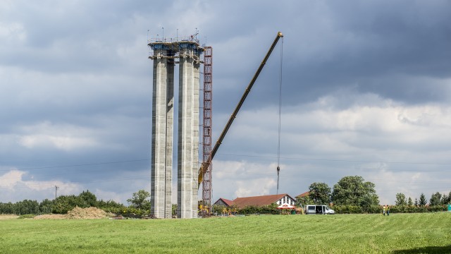 Najwyższa, blisko 50-metrowa, wieża widokowa w Polsce powstaje we wsi Kukinka w gminie Ustronie Morskie. U jej podnóży jest już jedyny w kraju Revita Natur Park, czyli miejsce do masowania stóp szyszkami, kamieniami czy korą.