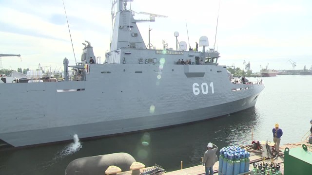 Nowoczesny niszczyciel min ORP Kormoran, który trafi do 8. Flotylli Obrony Wybrzeża w Świnoujściu, przechodzi właśnie testy generalne. Marynarze sprawdząją, jak okręt radzi sobie na morzu.