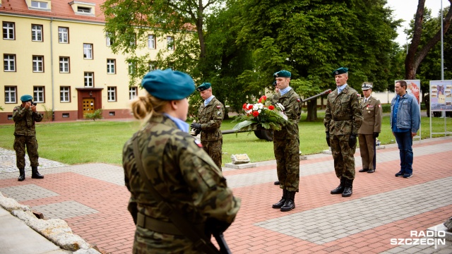 Żołnierze 12 Brygady Zmechanizowanej uczcili Święto Wojska Polskiego i rocznicę 143. urodzin swojego patrona gen. Józefa Hallera.