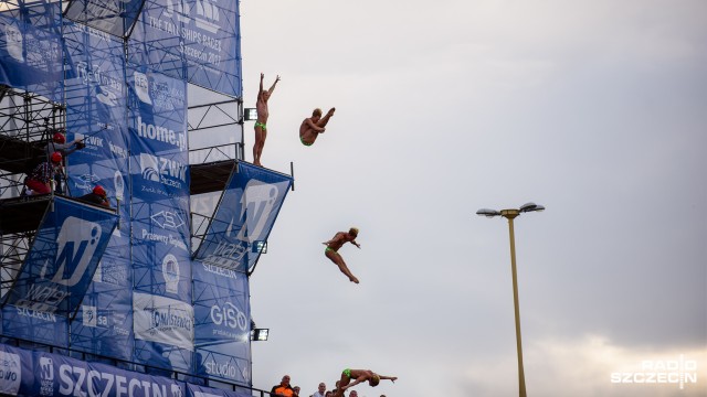 Akrobatyczne skoki do wody z 20, 22 i 27 metrów, czyli tzw. High Diving, można było oglądać w sobotę w Szczecinie. Pokazy odbyły się w ramach imprezy Water Show.