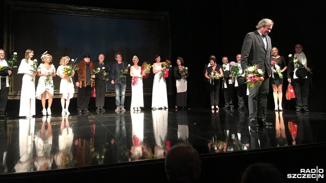 Nowy sezon teatralny w Teatrze Polskim w Szczecinie otwarty. Zainaugurował go spektakl muzyczny Kawiarenka Hemar z tekstami Mariana Hemara, jednego z najciekawszych tekściarzy dwudziestolecia międzywojennego.