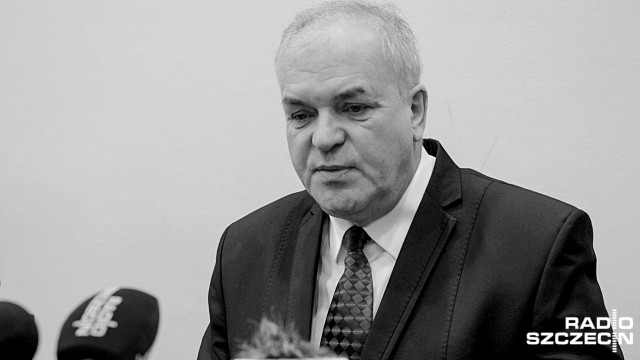 Księga kondolencyjna poświęcona pamięci zmarłego wojewody Piotra Jani, zostanie od wtorku wystawiona w holu budynku Zachodniopomorskiego Urzędu Wojewódzkiego w Szczecinie.