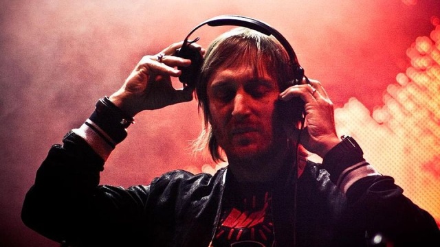 Polak z nożem w ręku włamał się do posiadłości jednego z najpopularniejszych DJ-ów świata. Nie zdążył niczego ukraść.