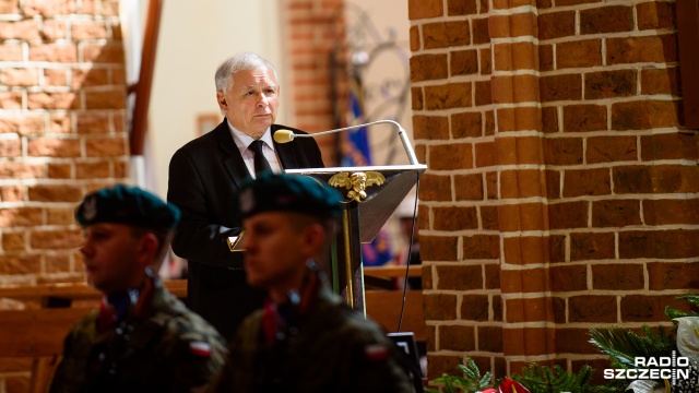 Gdy był komunizm, wiedział, że z komunizmem trzeba walczyć - tak zmarłego wojewodę zachodniopomorskiego Piotra Janię wspominał prezes Prawa i Sprawiedliwości.