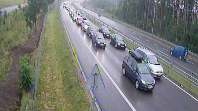Trzeba wyraźnie zwolnić już na autostradzie A6 przed węzłem Rzęśnica w kierunku Goleniowa.