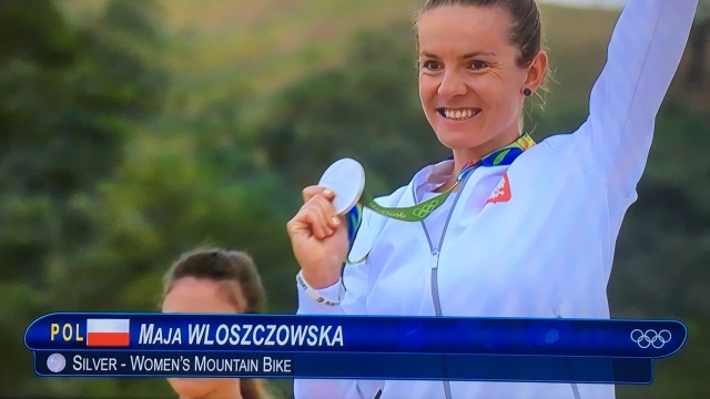 Kolarka górska Maja Włoszczowska powiększyła swój olimpijski dorobek. W wyścigu cross-country zajęła drugie miejsce i zdobyła srebrny medal w igrzyskach olimpijskich w Rio de Janeiro.