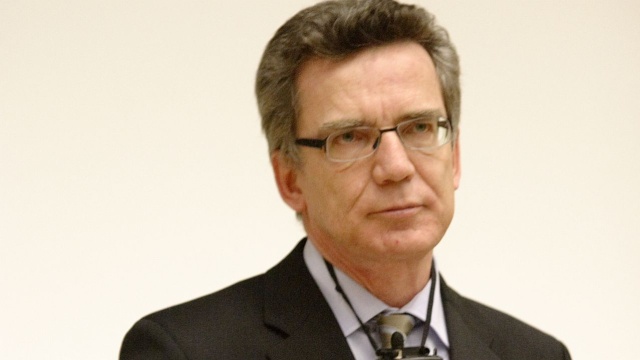 Zakaz dla burek, ale i dla plecaków w miejscach publicznych - tak chce walczyć z zagrożeniem terrorystycznym niemiecki minister spraw wewnętrznych.