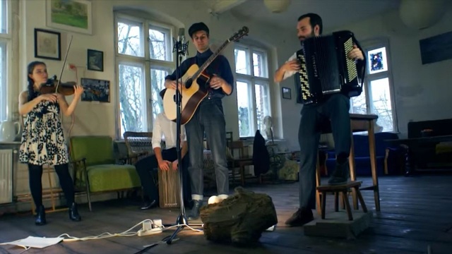 Akustyczna muzyka, wernisaż prac o wyspiarskiej tematyce, kryminalny kabaret oraz koncert w słowiańsko-pogańskim klimacie - takie atrakcje czekają dziś na mieszkańców i turystów w Świnoujściu. Trwa tam 46. festiwal Fama Gaz-System Terminal Sztuki.