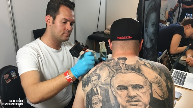 Nawet 120 tatuaży powstanie w weekend na szczecińskiej Łasztowni. W sobotę rozpoczęła się tam dwudniowa konwencja Szczecin Tattoo.