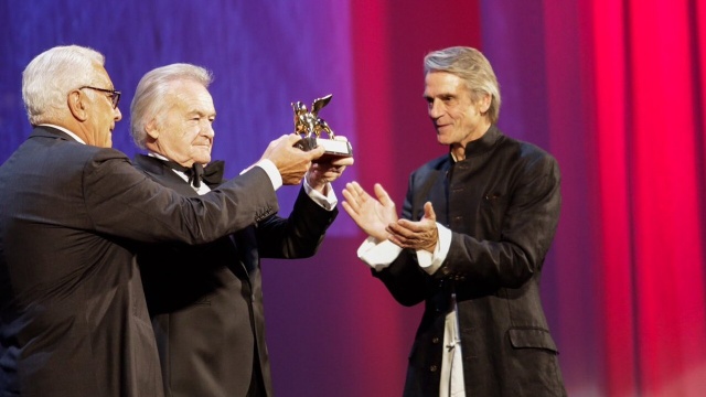 Nagrodę za całokształt twórczości reżyser otrzymał podczas gali rozpoczynającej 73. Festiwal Filmowy w Wenecji.