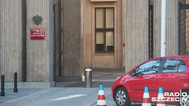 Minister Edukacji Narodowej informuje, że gimnazja będą stopniowo wygaszane.