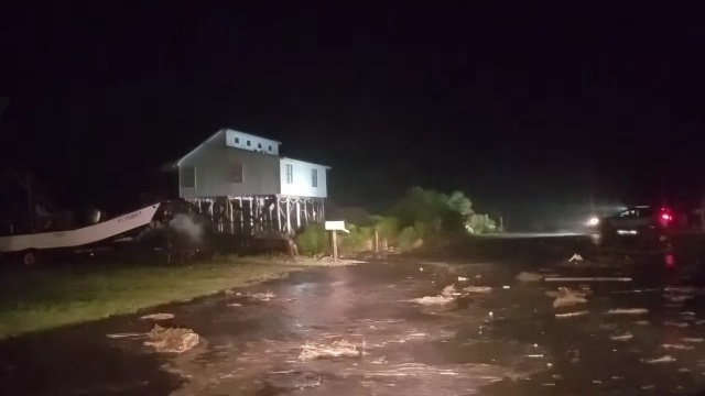 23 milionom wschodniego wybrzeża Stanów Zjednoczonych zagraża huragan Hermine. Kilka godzin temu żywioł uderzył od północno-zachodniej części Florydy i już jako burza tropikalna przemieszcza się w stronę stolicy USA Waszyngtonu.