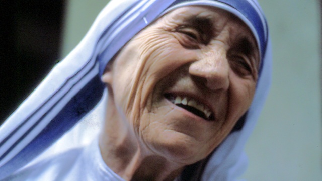W niedzielę papież Franciszek ogłosi Matkę Teresę z Kalkuty świętą Kościoła Katolickiego. Kanonizacja albańskiej zakonnicy rozpocznie się o godzinie 10 na placu św. Piotra w Rzymie.