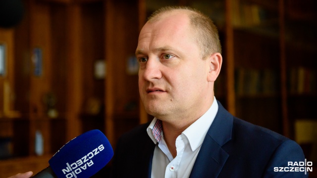 Stowarzyszenie Kibiców Pogoni Szczecin Portowcy zapowiedziało zorganizowanie zbiórki dwustu tysięcy złotych na upamiętnienie legendy klubu. Pomnik miałby stanąć przy przebudowanym stadionie przy ulicy Twardowskiego.