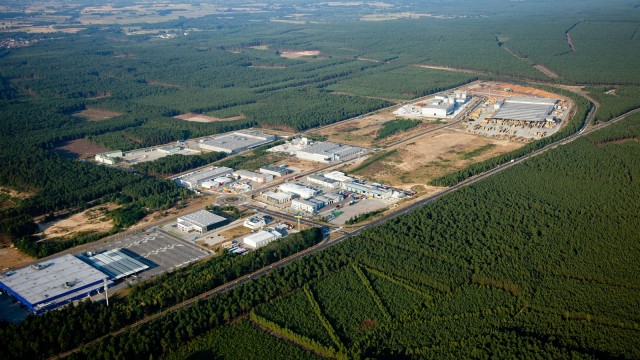 Intensywne prace przy budowie największej hali w Polsce