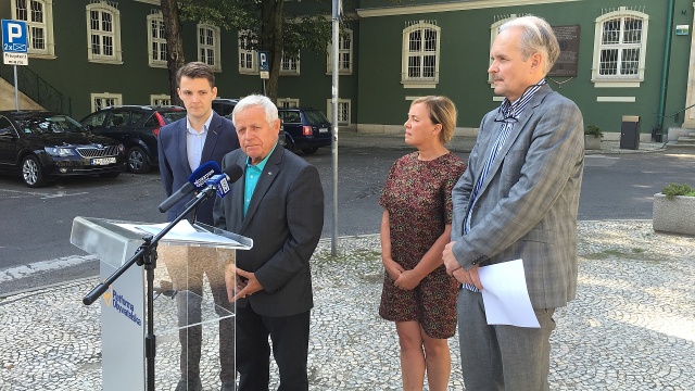 Żądają cofnięcia rocznych premii dla szefów dwóch miejskich spółek: spalarni odpadów oraz Tramwajów Szczecińskich. Obaj otrzymali po 42 tys. zł. Według klubu Platformy Obywatelskiej - niezasłużenie.