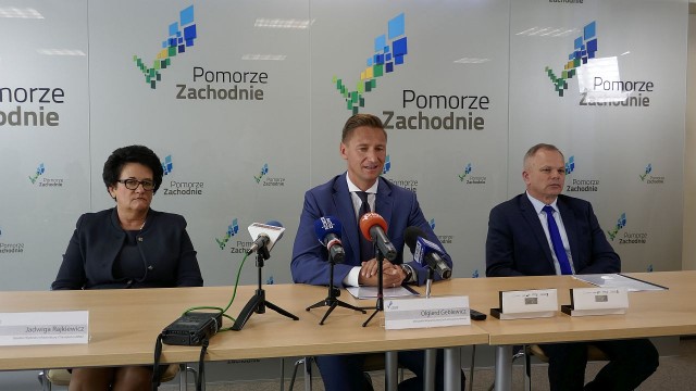 Kosztują ćwierć miliarda złotych, a ich produkcja właśnie rusza pełną parą. Marszałek województwa Olgierd Geblewicz w poniedziałek podpisał z Newagiem umowę kupna 17 nowoczesnych pociągów.