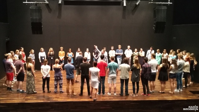 W ramach projektu International Lutoslawski Youth Orchestra blisko 60 osób z Niemiec, Wielkiej Brytanii i Polski w szczecińskiej filharmonii bierze udział w warsztatach, by na koniec zaprezentować się przed publicznością.