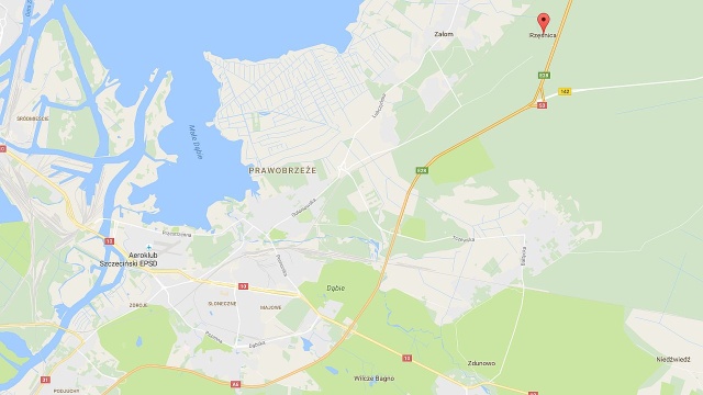 Trwa koszenie trawy na pasie oddzielającym jezdnie między Węzłem Dąbia a Węzłem Rzęśnica. Spod kosiarek wylatują kamienie, patyki i można bardzo łatwo szybę stracić - informuje słuchacz Radia Szczecin.