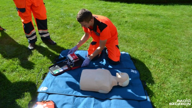 Nowoczesne defibrylatory AED od środy są do dyspozycji mieszkańców Kołobrzegu i wypoczywających w tym mieście turystów. Dwa takie urządzenia zainstalowane są w budynku urzędu miasta oraz w porcie.