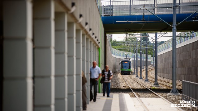 Szybki tramwaj zwalnia