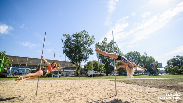Nad Jeziorem Słonecznym w Szczecinie powstał pierwszy w Polsce park do Pole Dance. Jest to rodzaj tańca na metalowym drążku z elementami akrobatyki. W parku stanęło siedem wysokich na dwa metry rur.