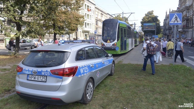 Z niewielkimi opóźnieniami, ale normalnymi trasami jeżdżą już tramwaje w centrum Szczecina.