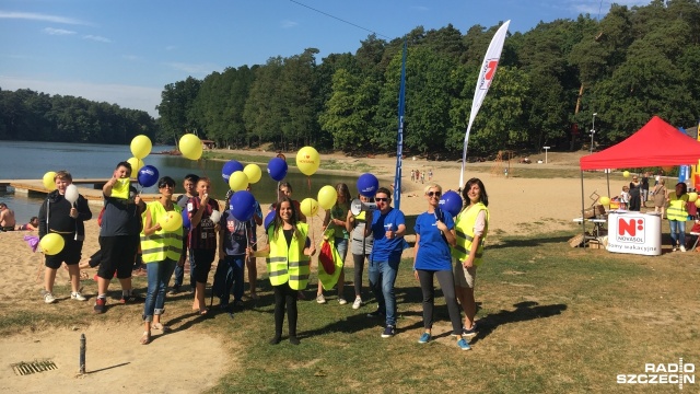 Wielkie, posezonowe sprzątanie nad jeziorem Głębokie w Szczecinie odbyło się w sobotę po południu. To polski finał ogólnoeuropejskiej akcji NOVASOL Coastal Care 2016, w której ochotnicy oczyszczają wybrzeża i drogi wodne.