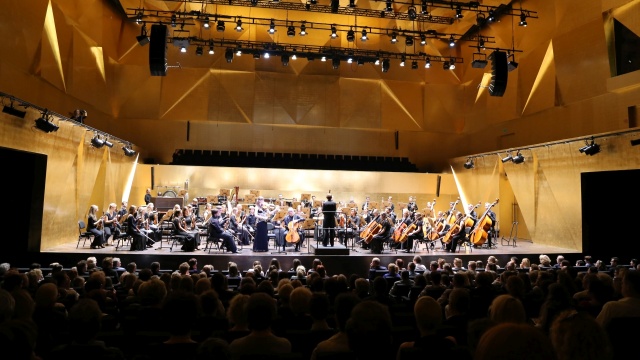 International Lutosławski Youth Orchestra 2016 zagrała w szczecińskiej filharmonii. Koncert odbył się w sobotę wieczorem. To był finał podsumowujący czwartą edycję międzynarodowych warsztatów orkiestrowych.
