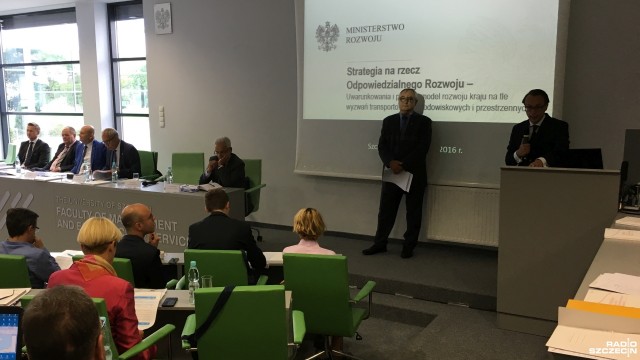 Chcemy aby zwiększyły się dochody Polskich gospodarstw domowych mówił w poniedziałek w Szczecinie wojewoda zachodniopomorski Krzysztof Kozłowski. W Szczecinie odbywały się konsultacje Strategii na rzecz odpowiedzialnego rozwoju. To wizja rozwoju kraju opracowana przez rząd premier Beaty Szydło.