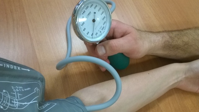 Z bezpłatnych badań mogą skorzystać we wtorek mieszkańcy Polic. Będzie można sprawdzić poziom cukru oraz cholesterolu we krwi, a także zmierzyć ciśnienie tętnicze.