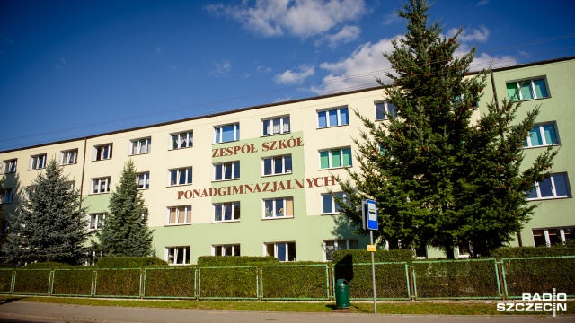 Niespodziewanie odwoływane lekcje czy kilkukrotnie zmieniany plan lekcji - tak wyglądały pierwsze tygodnie nowego roku szkolnego w Zespole Szkół Ponadgimnazjalnych w Nowogardzie.