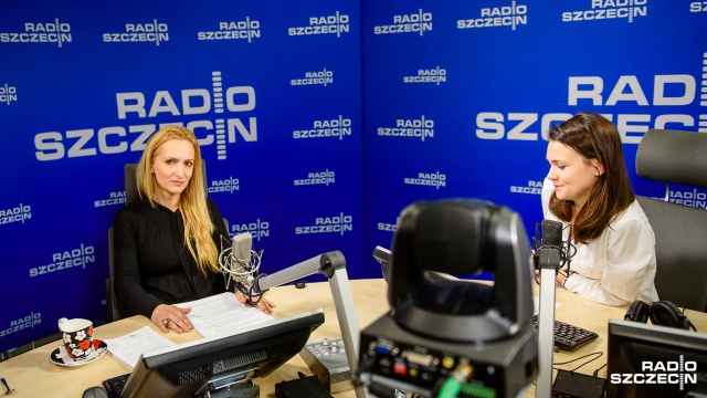 Czarny Protest jest odpowiedzią na działania zwolenników zaostrzenia prawa aborcyjnego - tłumaczyła w Rozmowach pod krawatem szczecińska feministka Magdalena Kasznia z inicjatywy Ratujmy Kobiety.
