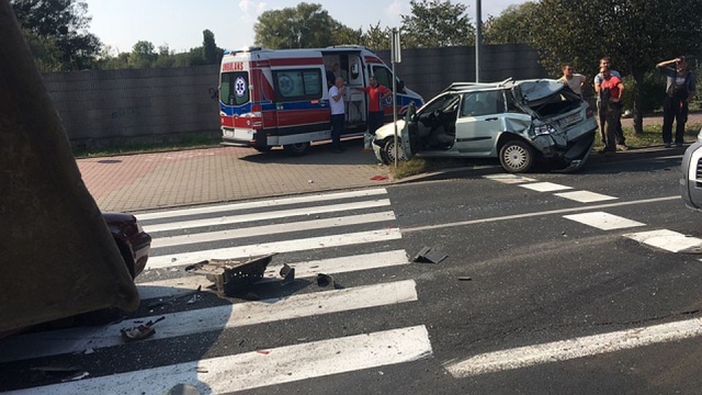 Ciężarówka i dwa auta osobowe zderzyły się na ulicy Taczaka w rejonie skrzyżowania z ulicą Witkiewicza.