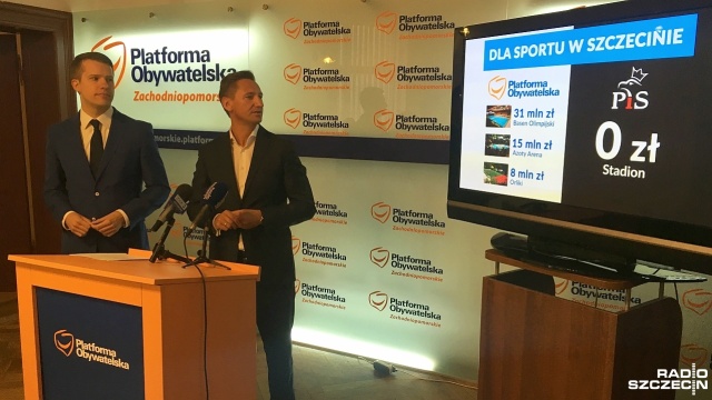 Politycy PO ze Szczecina krytykują PiS za brak dofinansowania budowy stadionu piłkarskiego. - Bierzcie się do roboty, walczcie w Warszawie o pieniądze - apelował i wytykał rządzącym marszałek Olgierd Geblewicz i poseł Arkadiusz Marchewka.