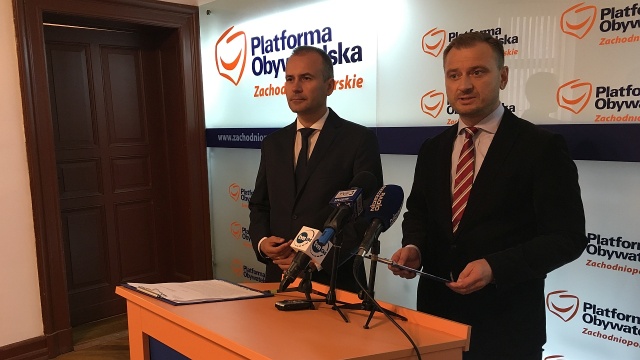 Minister Andrzej Adamczyk nie buduje drogi S3 - twierdzą posłowie PO ze Szczecina Sławomir Nitras i Norbert Obrycki.