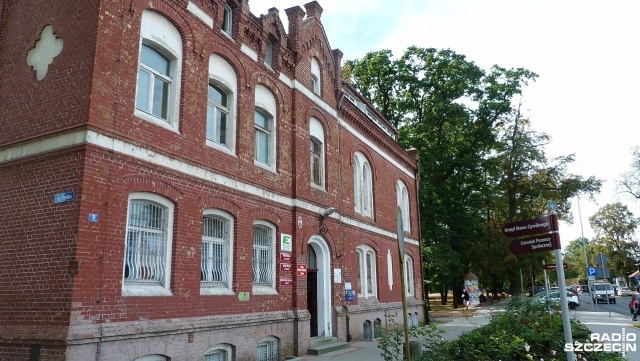 Gmina nie ma gotówki, by zapłacić zaległy podatek, więc hipoteką obciąży jeden z budynków urzędu miasta. Taką decyzję w środę podjęli radni w Chojnie.