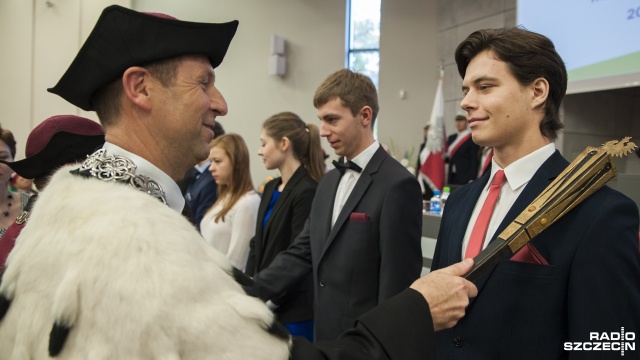 Polskie szkolnictwo wyższe przeżywa kryzys - mówi nowy rektor Zachodniopomorskiego Uniwersytetu Technologicznego. Dr hab. inż. Jacek Wróbel oficjalnie przejął stanowisko rektora na piątkowej inauguracji roku akademickiego.