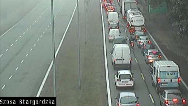 Poważne kłopoty z przejazdem w kierunku centrum Szczecina mają kierowcy na Szosie Stargardzkiej i ulicy Zwierzynieckiej.