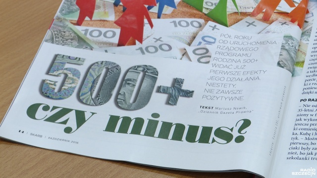 Drogeria Rossmann reaguje na krytykę internautów i wycofuje ze sklepów swój promocyjny miesięcznik. W październikowym numerze obok reklamy kremu, ukazały się artykuł i felieton, którego autorzy krytykują rządowy program Rodzina 500.