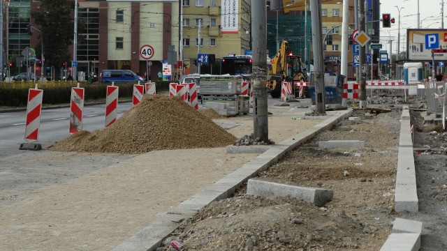 W poniedziałek rozpoczyna się kolejny etap prac na alei Wyzwolenia w Szczecinie. Od placu Rodła do placu Żołnierza będzie wymieniana nawierzchnia.