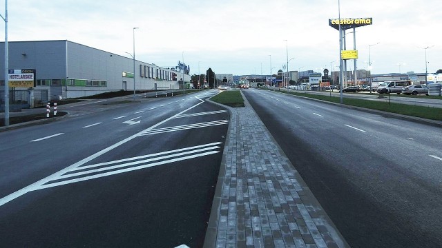 Zakończyły się prace przy remoncie ulicy Wiosennej na prawobrzeżu Szczecina. Samochody jadą już nowymi jezdniami.