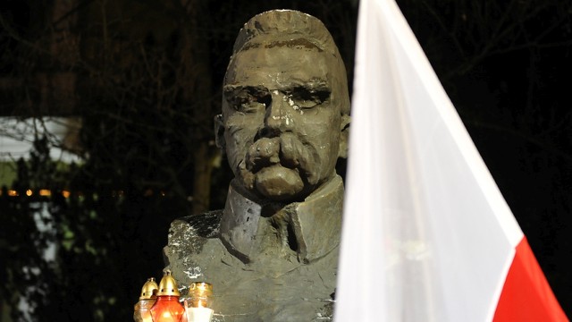 Mieszkańcy Polic nie chcą pomnika Józefa Piłsudskiego. Wskazują na to wyniki konsultacji społecznych, w których policzanie zdecydowanie sprzeciwili się pomysłowi postawienia monumentu.