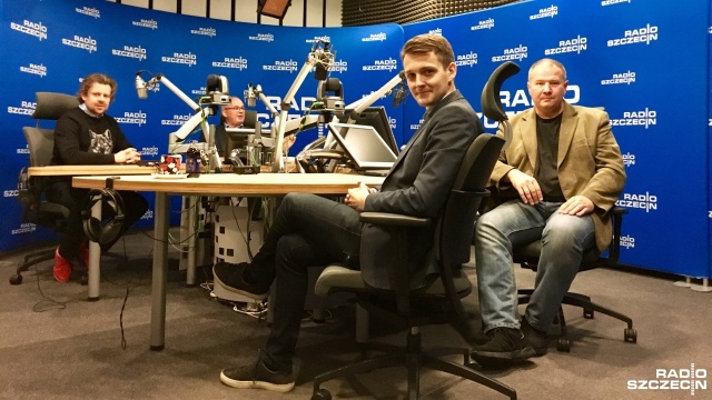 Referendum w sprawie przyjęcia do Polski uchodźców dzieli gości Kawiarenki politycznej Radia Szczecin. Podpisy w tej sprawie zebrali Kukizowcy i Wszechpolacy. W sobotę zwieźli je do Warszawy, aby sprawdzić czy mają wymagane pół miliona.