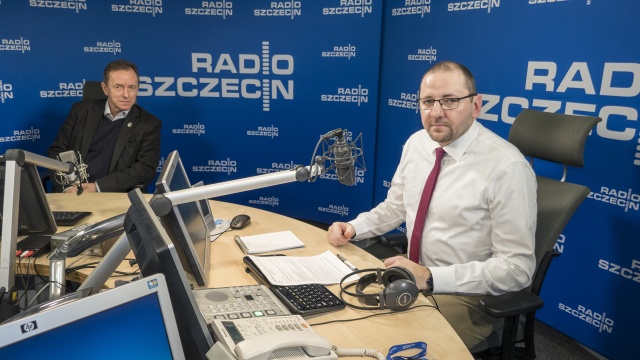Rozmowy pod krawatem miały w środę nietypowy przebieg. Gość Radia Szczecin utknął w gigantycznym korku, więc część rozmowy prowadzona była przez telefon.