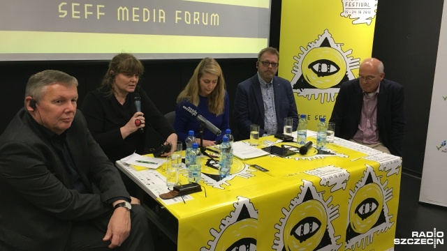 Demokracja - Wolność Słowa - Dziennikarstwo - na ten temat debatowali przedstawiciele mediów z Polski i Niemiec w szczecińskim Centrum Dialogu Przełomy. Dyskusja odbyła się w czwartek po południu w ramach Szczecin European Film Festival.