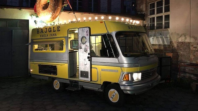 Burgery z japońskim makaronem, belgijskie frytki, węgierskie ciastka oraz amerykańskie pączki - takich specjałów będzie można spróbować na Festiwalu Food Trucków.