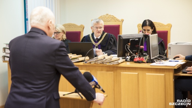 To rząd SLD jest odpowiedzialny za upadek przemysłu stoczniowego w Szczecinie - mówił w poniedziałek przed sądem okręgowym były wiceprezes Holdingu Stoczniowego Ryszard Kwidziński.