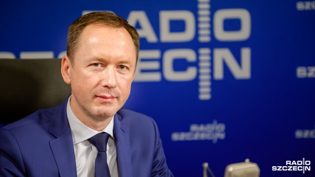 Ja temu rządowi życzę jak najlepiej. Były poseł PO Arkadiusz Litwiński podsumowuje w Rozmowach pod krawatem rok od wygranych przez PiS wyborów.